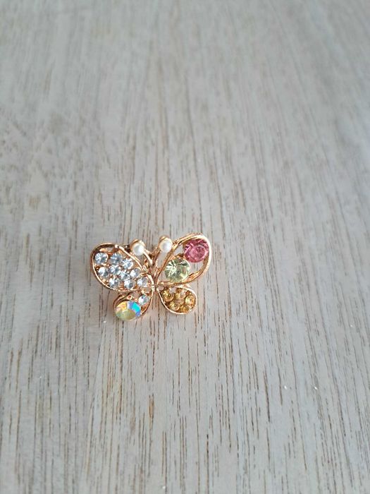 обеци пеперудки с камъни