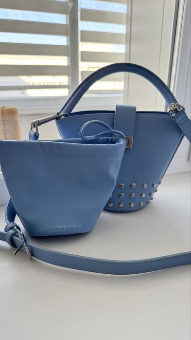 Сумочки и обувь бренда Charles&keith