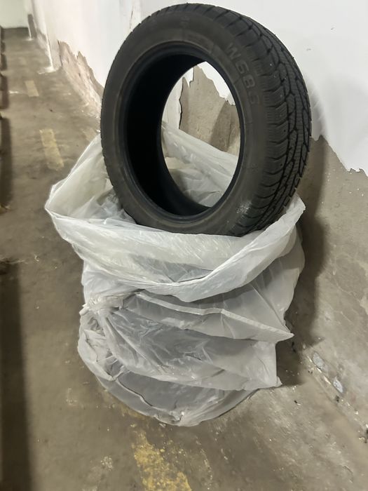 Продам зимнюю резину 215/55/17