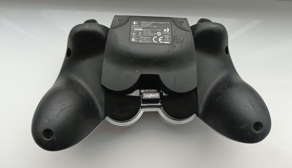 Геймпад Logitech F710