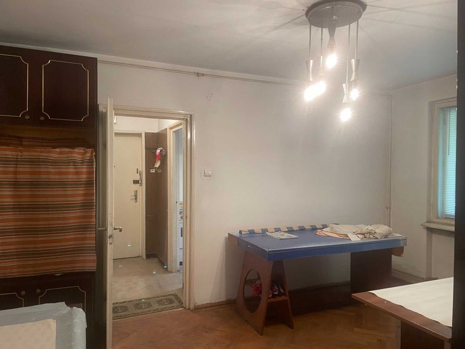 INDEPENDENTEI, zona VIVO,ap. 3 camere sd, parter,bun sediu,68.000 eur