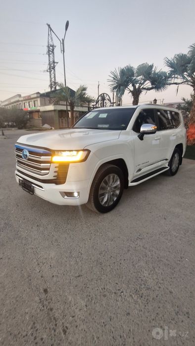Toyota  Land Cruser 300 VXGR 7 местаЯПОНКА  2024 ЙИЛ   ФУЛ ПАЗИтсияси