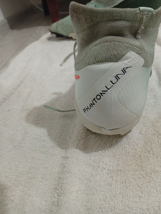 Vând ghete de fotbal într-o stare bună