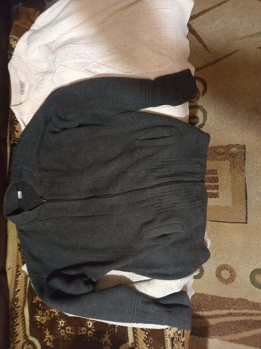 Свитера мужские продаются