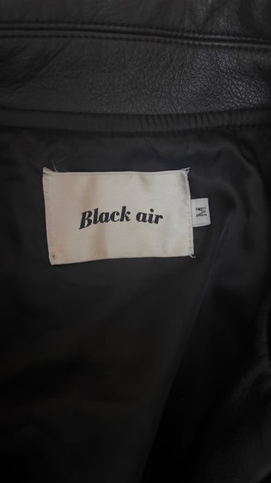 Продам бомбер Blackair