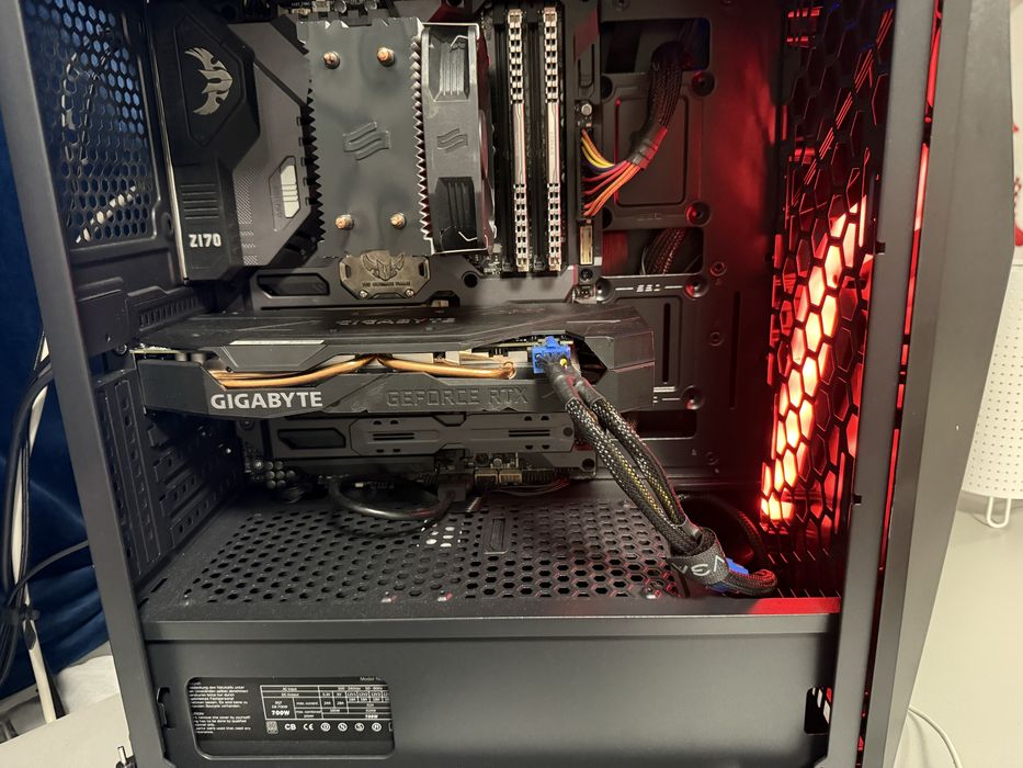 Vand Schimb Pc gaming i7 9700K 32 Ram RTX 5060 8Gb SSD 1Tb RGB