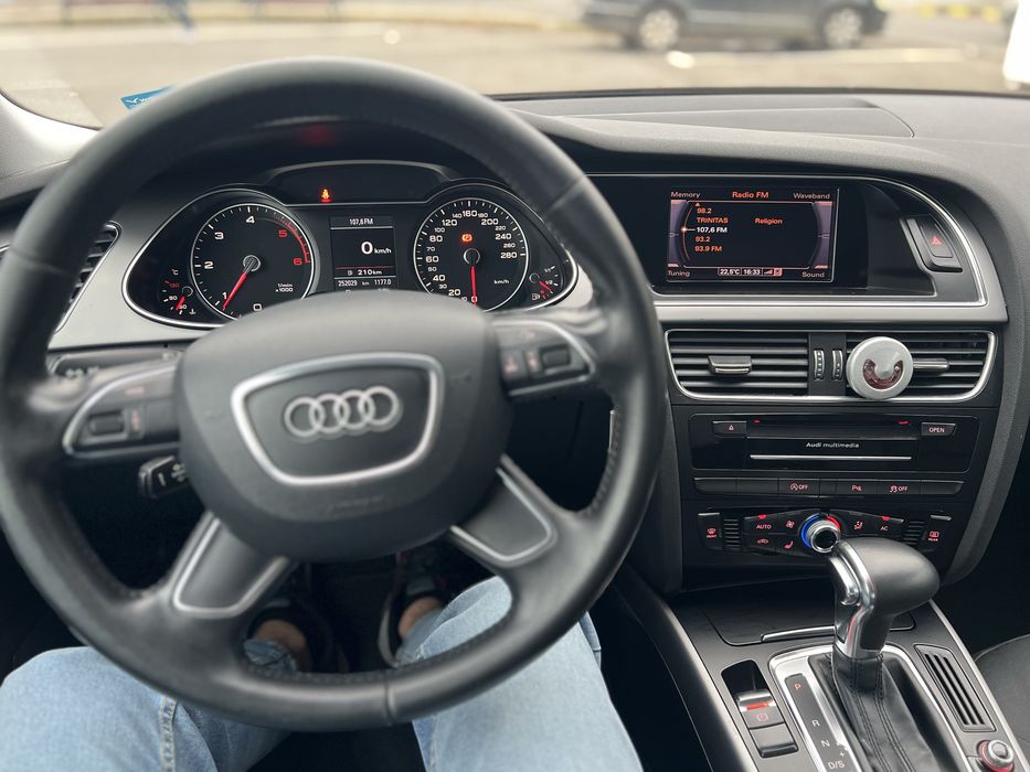 Vand Audi A4 B8 Facelift. Nu accept schimb!