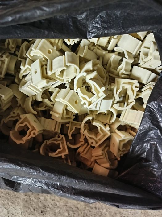 Клипсы пластиковые