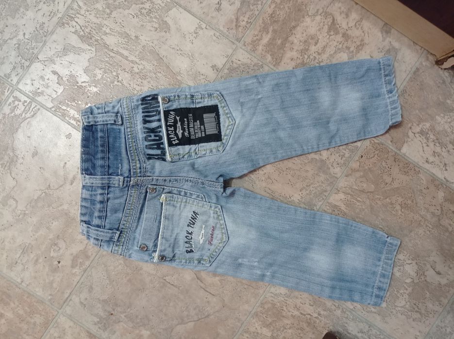 Продам детские джинсы