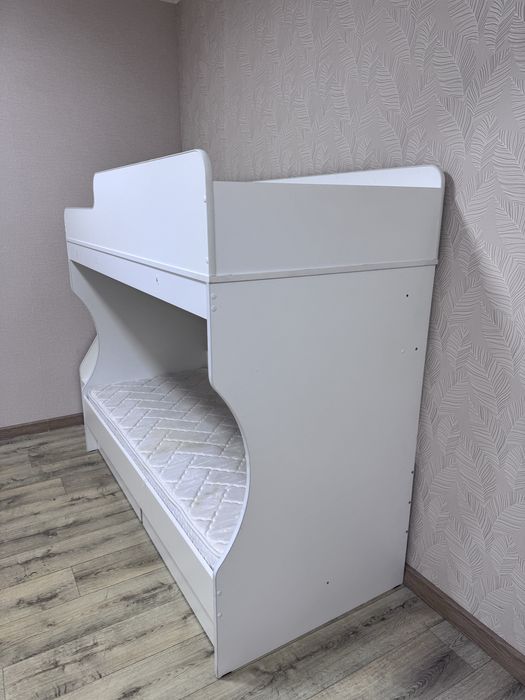Детская двухъярусная кровать