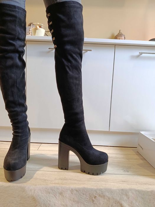 Нови високи чизми.