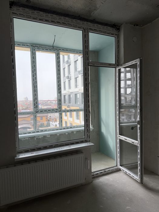 Пластиковая дверь с окном