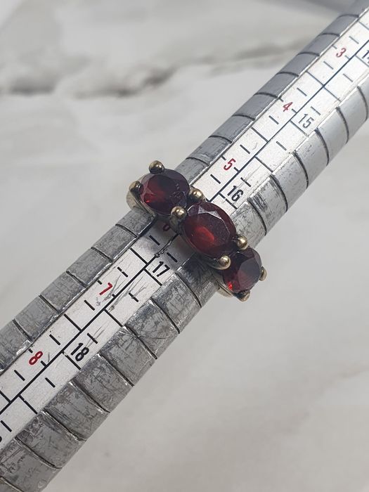 Inel din aur de 14K cu granate – mărimea 52 – 6,09 g