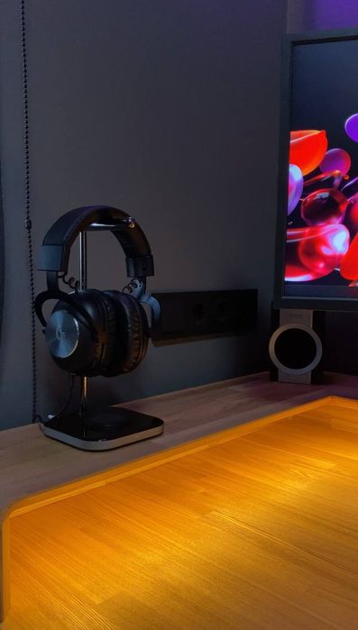 Стол с встроенным холодильником