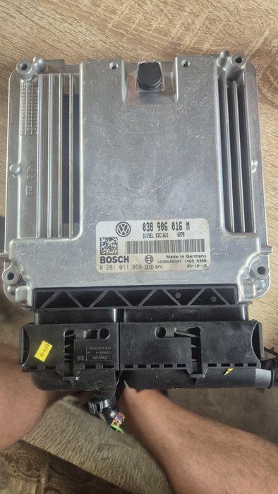 Оригинален Компютър за VW Транспортер Т5 1.9 TDI 86Кс 2003- 2006г