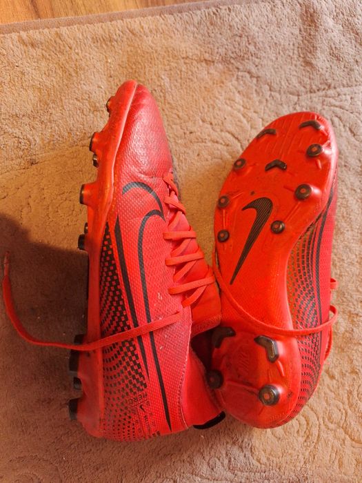 Продавам детски бутонки  Nike