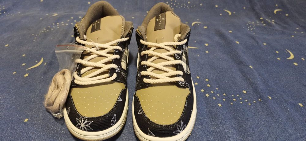 Vând jordan 1 low  travis scoot  marime dela 40 la 44