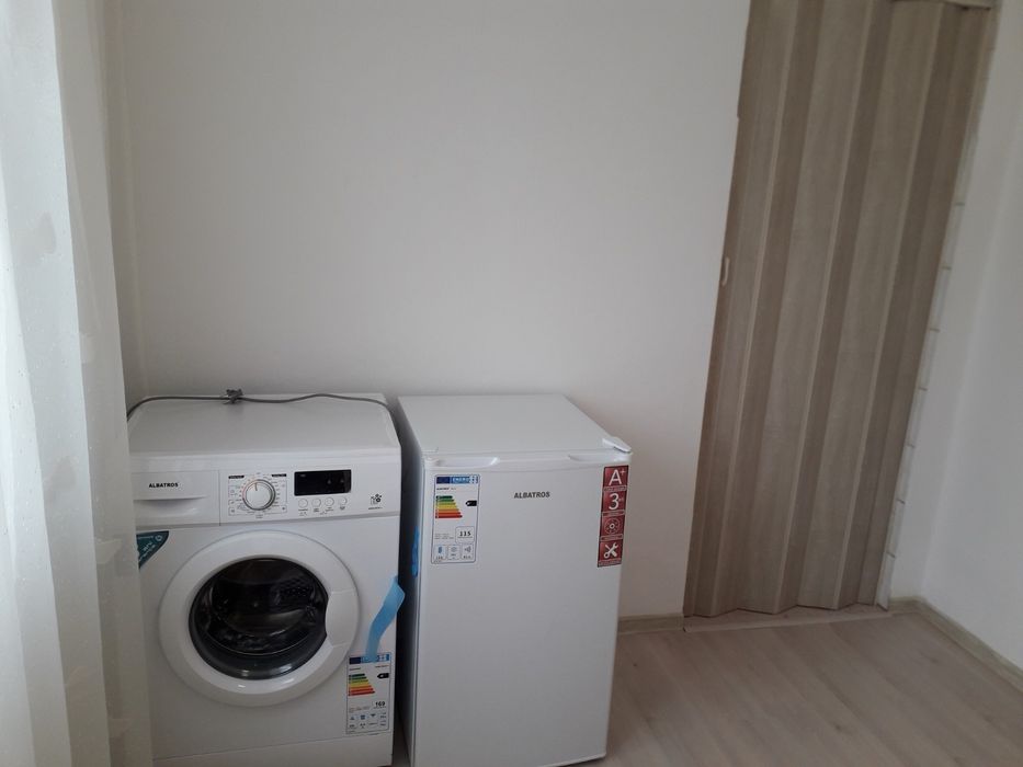 Proprietar,   ofer spre închiriere garsoniera et 3  zona Unirii