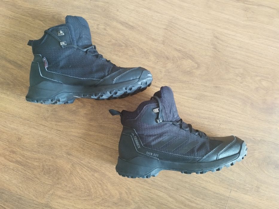 Продавам туристически обувки Adidas Terrex Rain Rdy