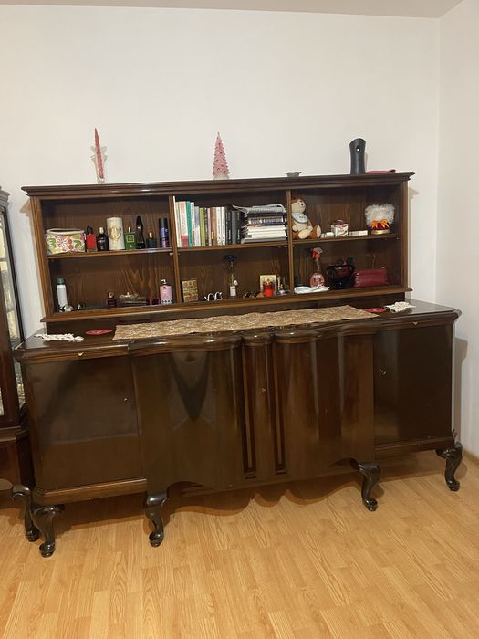 Set mobilier living clasic din lemn – vitrină, comodă, bufet, masă + 6 scaune