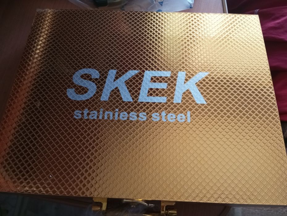 Продам чемоданчик со столовыми приборами