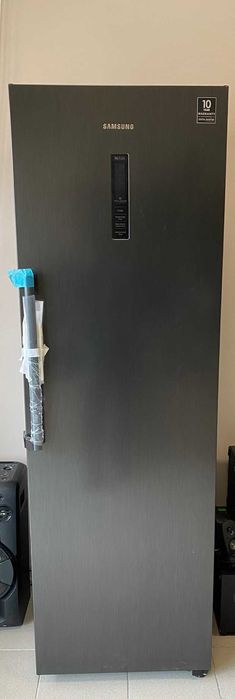 ЧИСТО НОВ Хладилник Samsung RR39M7565B1