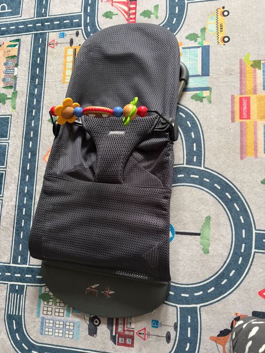 Baby bjorn mesh + bară de jucării