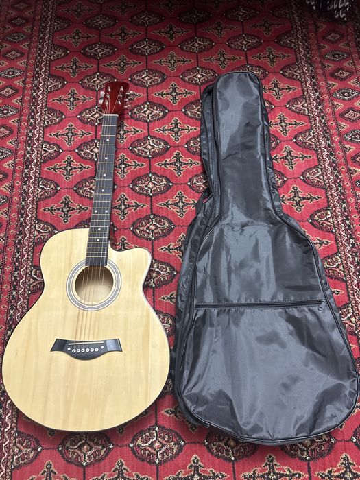 akustik gitara ideal holatda