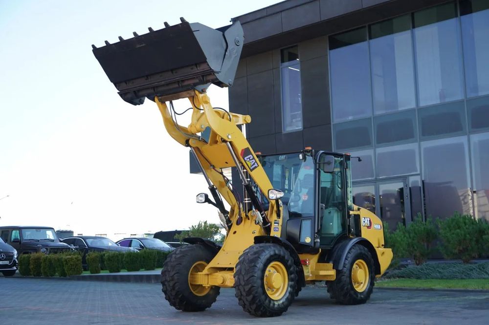 Cat 906M / ÎNCĂRCĂTOR PE ROȚI / 2020 / CUPĂ CU FALCI /