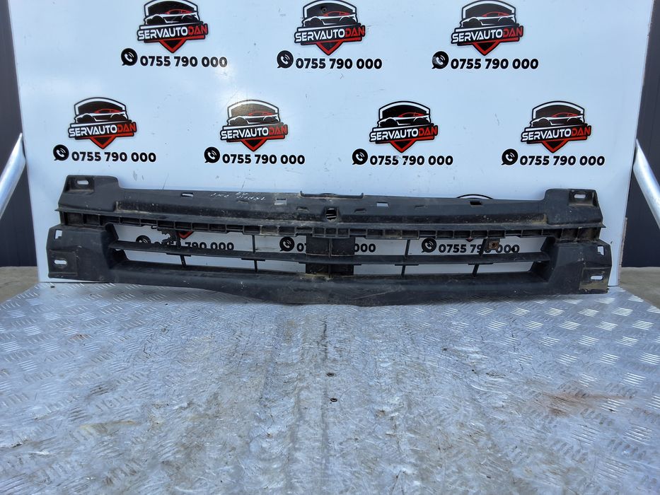 grila centrala fata renault trafic 2 (2001->) 1.9 motorina 2010