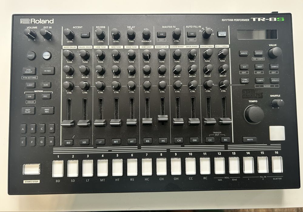 Roland TR 8S Drum Machine