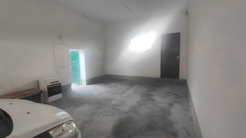 Янги курилган уй сотилади 2 сотик 3 хона ва дарвозахона жами 200м2