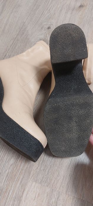 Бежов  цвят боти