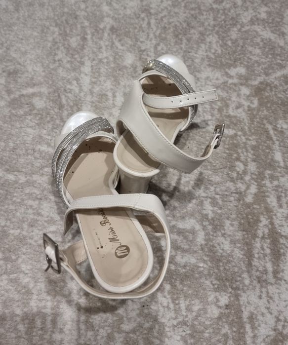 Дамски сандали с висок ток