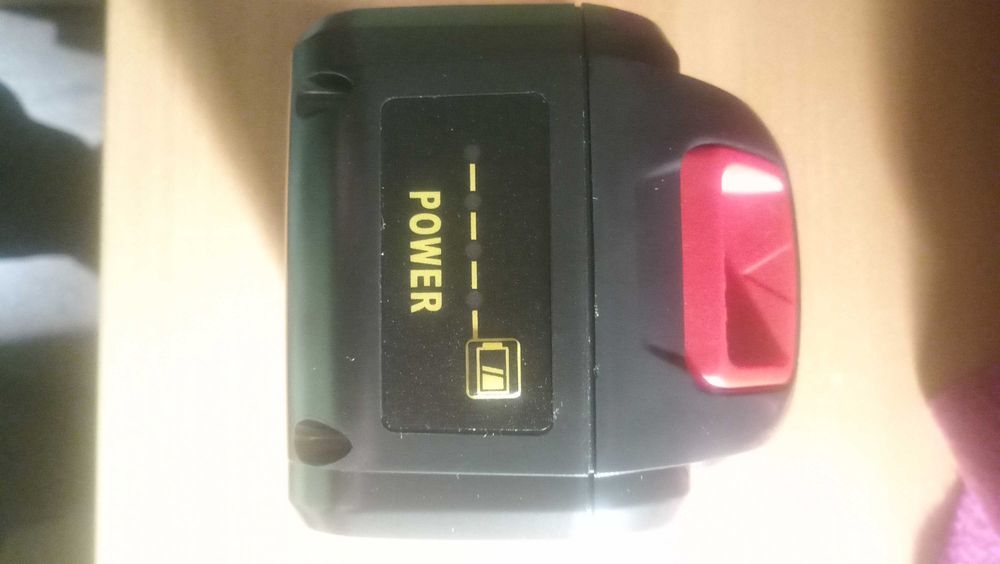 Продавам нова 54 V dewalt flex volt батерия