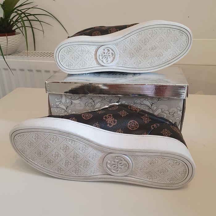 Pantofi Guess masura 40
