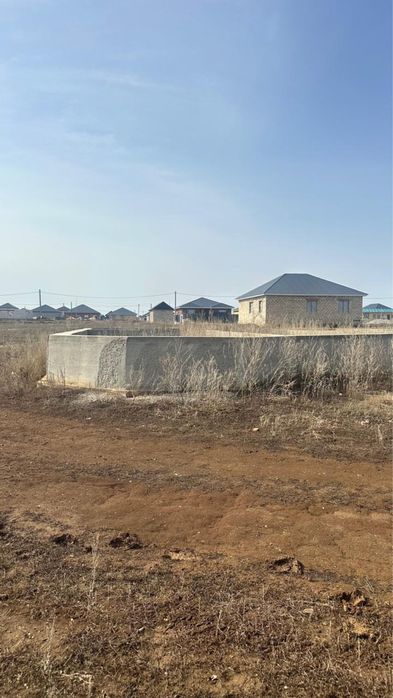 Жер сатылады, фундамент құйылған. Бағасы келісеміз