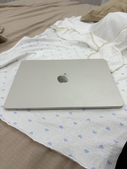 Продается macbook air на м3 16/512 в состоянии нового ноутбука .