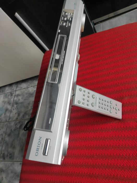 DVD video player in buna stare de funcționare cu telecomandă