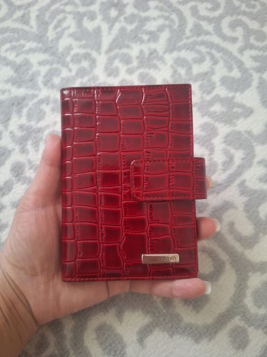 Продам  документницу