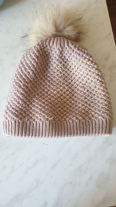 Продам зимнее пальто девочковое и шапку