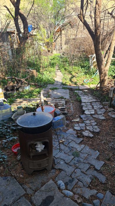 Участок с домом для жилья или строительства