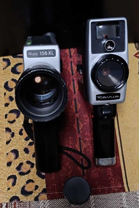 2 camere de filmat clasice (film 8mm)