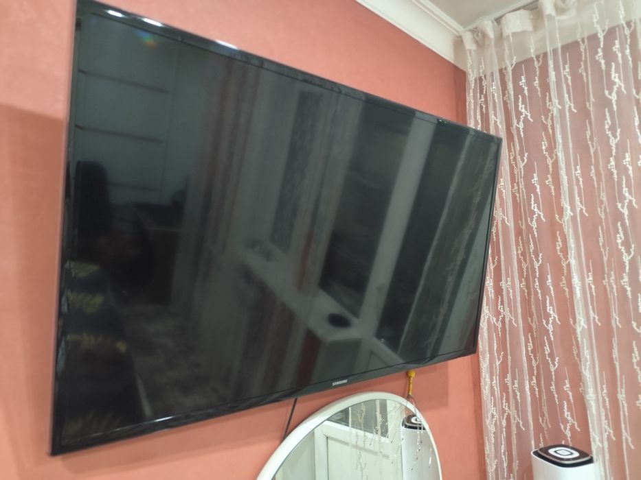 Продам телевизор Samsung A40 40 дюймов