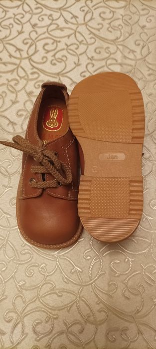 Обувь детская кожаная.