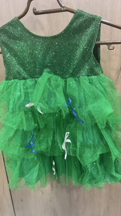 Продам платье елочки!подходит  2-3лет девочке!Состояние отличное!