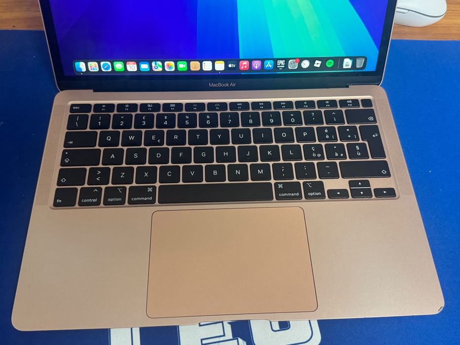 Macbook 2020 air + magic mouse