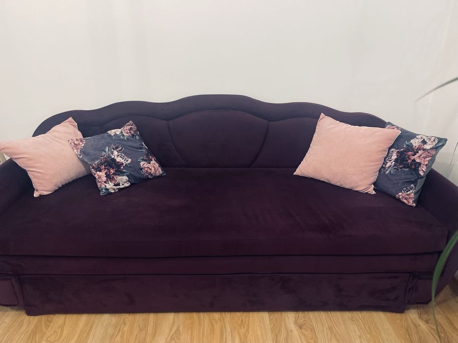 Диван с 4 възглавнички, разтегателен