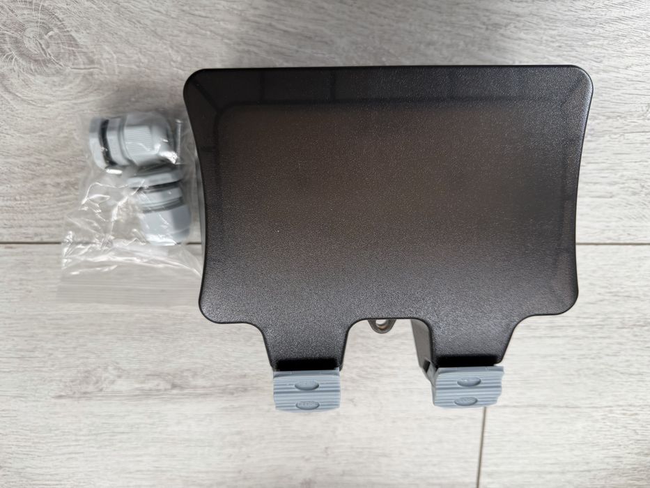 Priza dubla universala cu USB2 + Doza exterioara