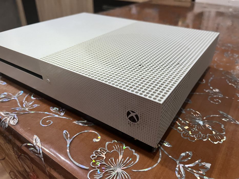 Xbox one s + 2 manete